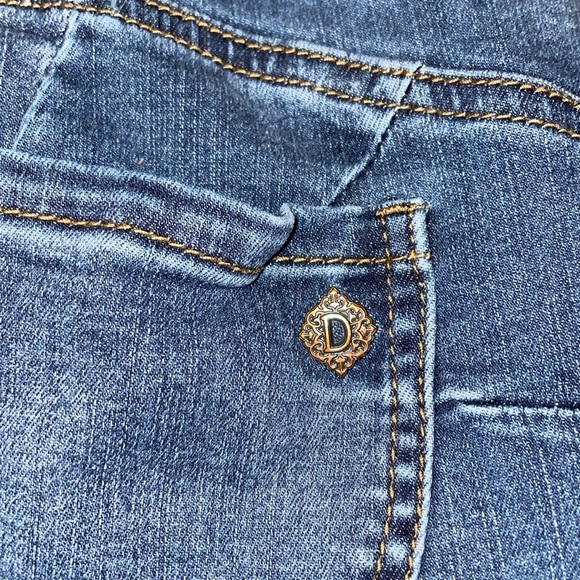 Democracy “Ab”solution Jeans.  Size 8. Medium Wash.  Skinny Jeans. - Picture 2 of 11